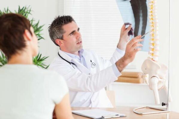 Appello a uno specialista per l'osteocondosi cervicale